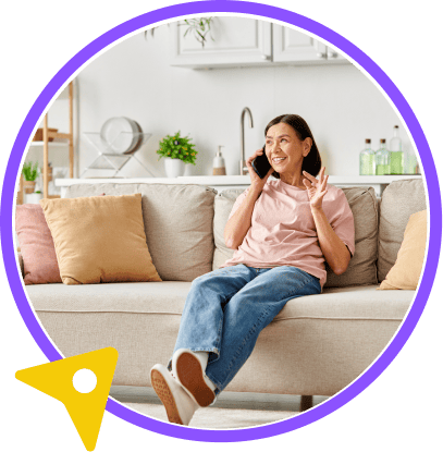 mujer-sentada-hablando-movil